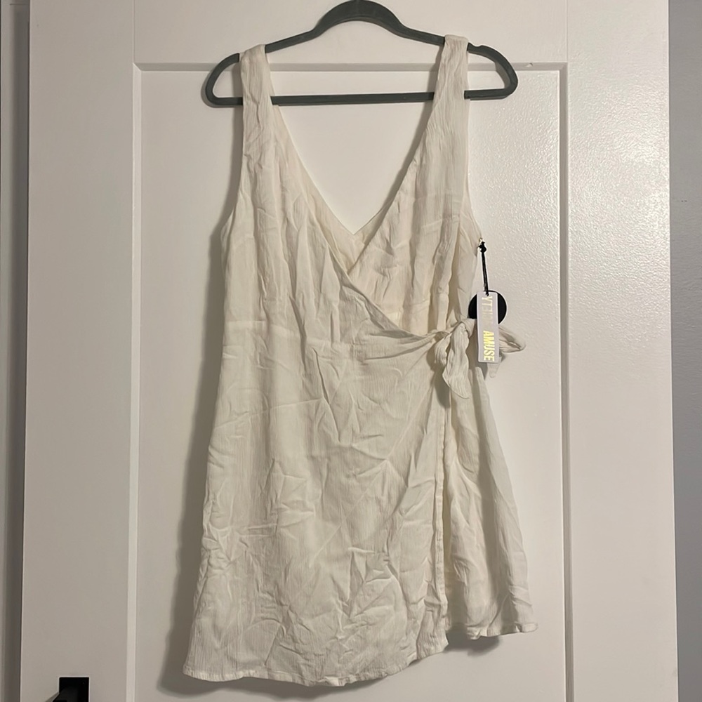 NEVER WORN WITH TAGS SIZE L- AMUSE SOCIETY WRAP DRESS